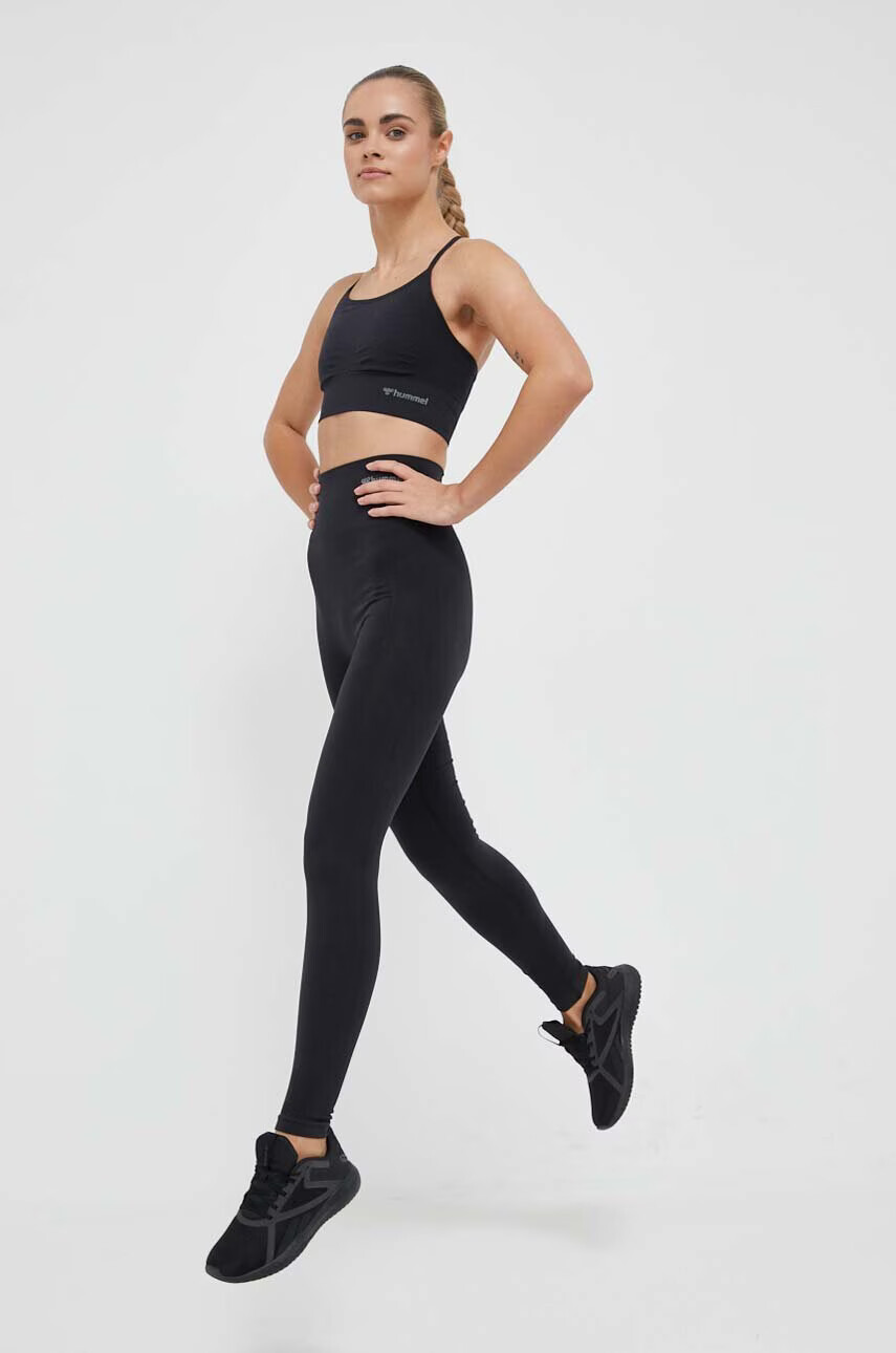 Hummel Спортен сутиен Tiffy в черно с изчистен дизайн - Pepit.bg