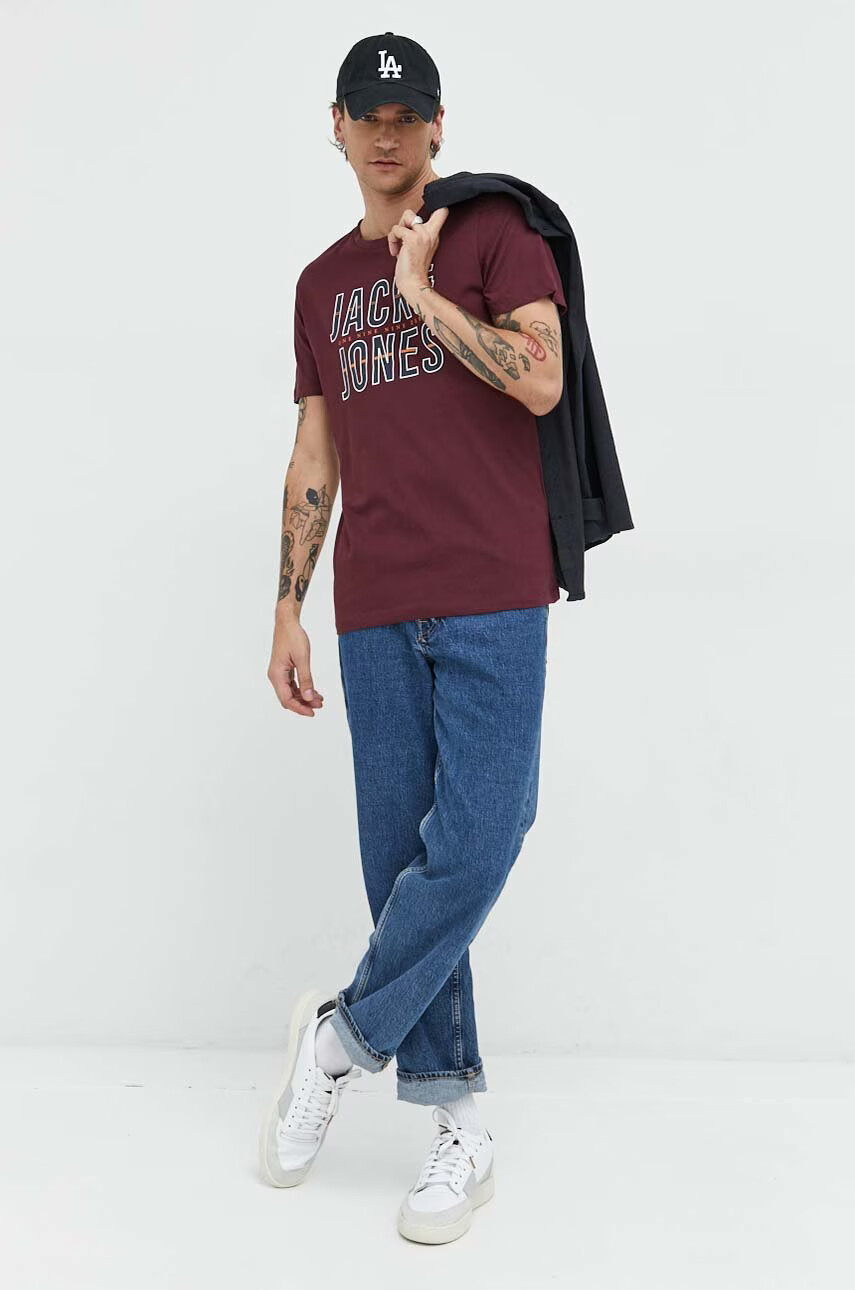 Jack & Jones Памучна Тениска в бордо с принт - Pepit.bg