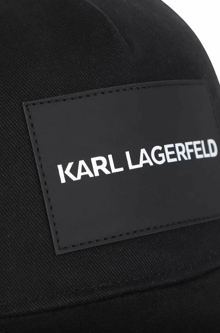 Karl Lagerfeld Детска памучна шапка в черно с апликация - Pepit.bg