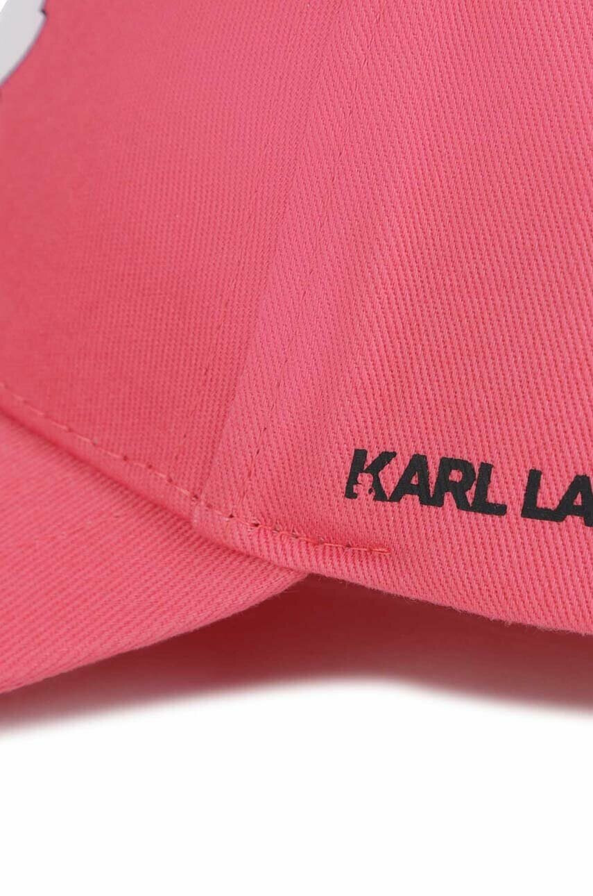 Karl Lagerfeld Детска памучна шапка в червено с принт - Pepit.bg