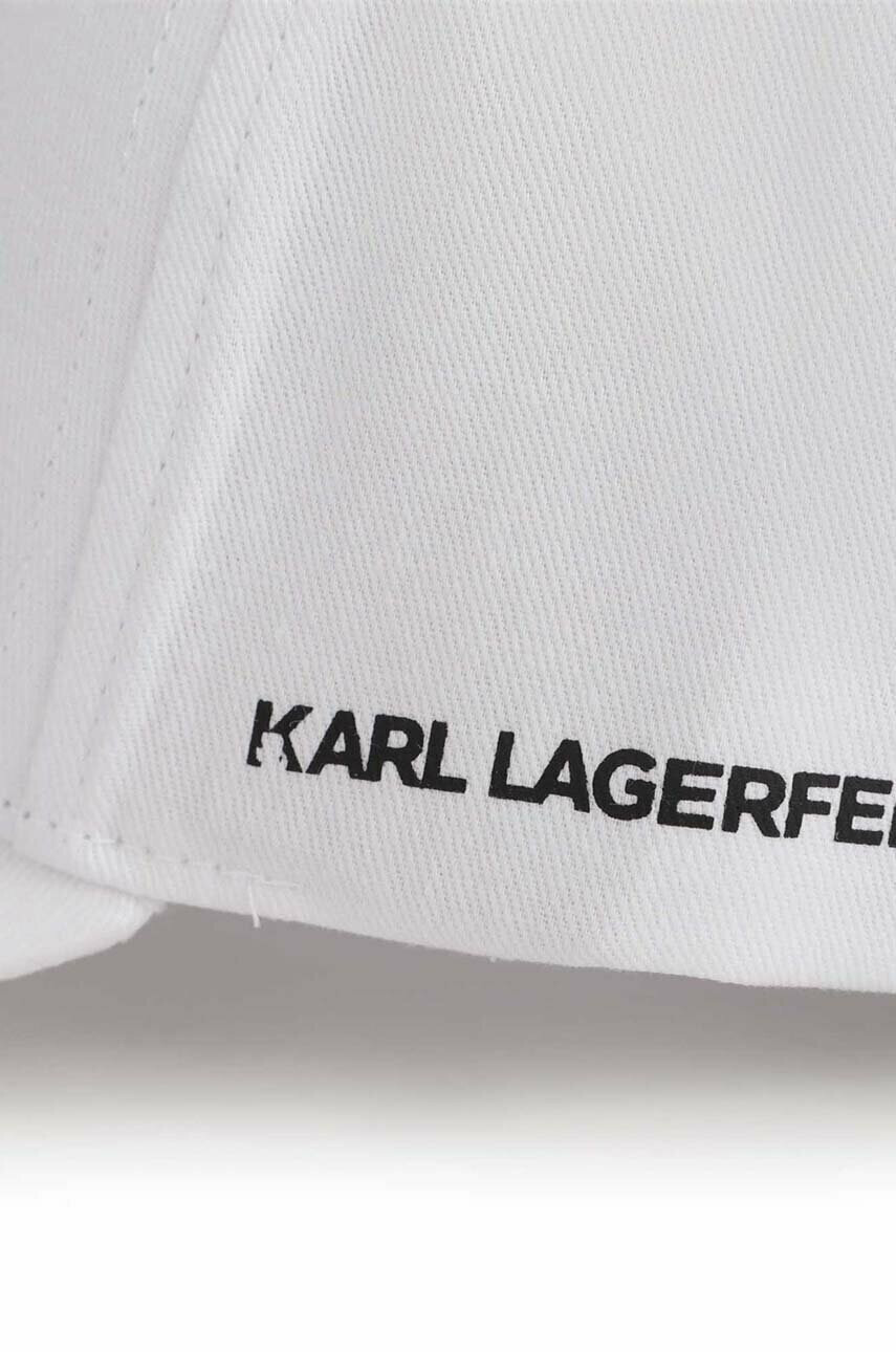 Karl Lagerfeld Детска памучна шапка в бяло с принт - Pepit.bg