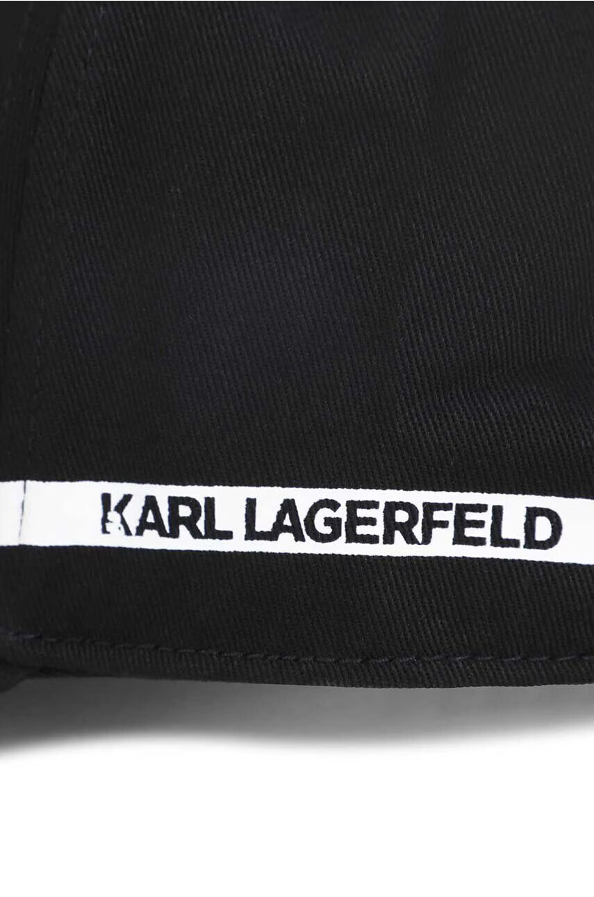 Karl Lagerfeld Детска памучна шапка в черно с десен - Pepit.bg