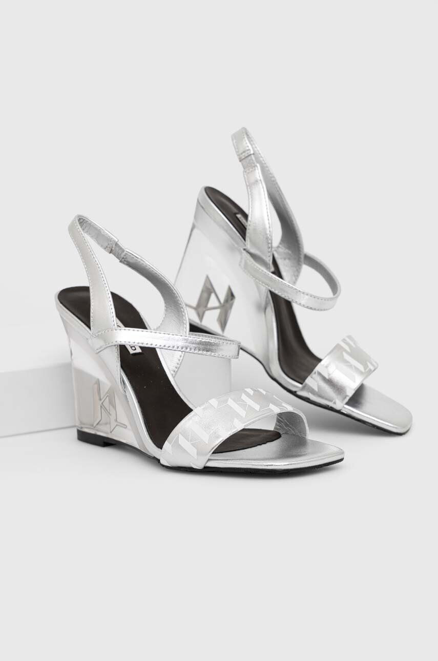 Karl Lagerfeld Кожени сандали ICE WEDGE в сребристо KL34610 - Pepit.bg