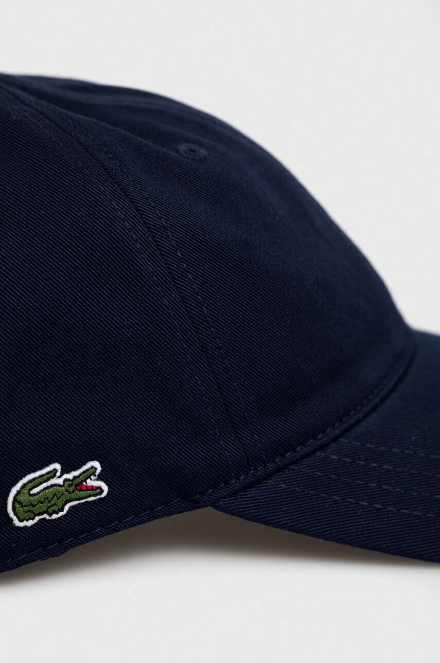 Lacoste Памучна шапка с козирка в тъмносиньо с изчистен дизайн - Pepit.bg