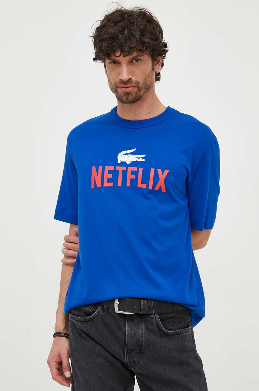 Lacoste Памучна тениска x Netflix в синьо с десен - Pepit.bg