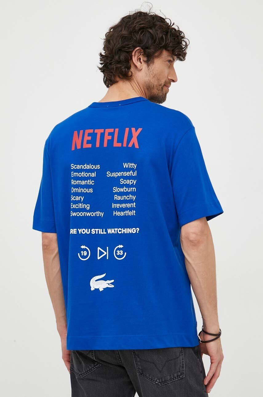 Lacoste Памучна тениска x Netflix в синьо с десен - Pepit.bg