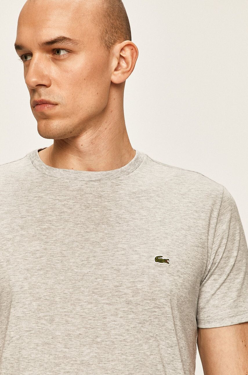 Lacoste Памучна тениска в сиво с изчистен дизайн - Pepit.bg