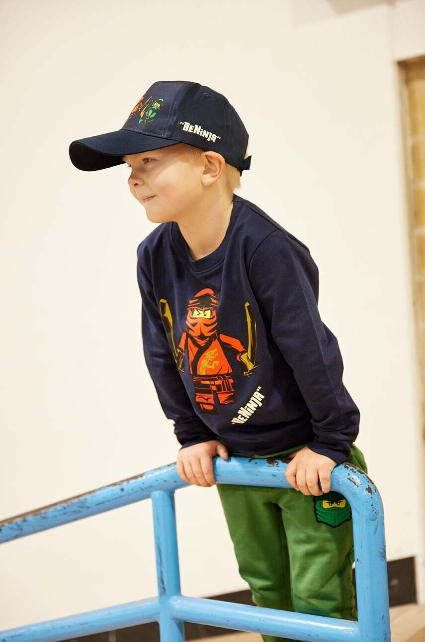 Lego Детски памучен спортен панталон Ninjago в зелено с принт - Pepit.bg
