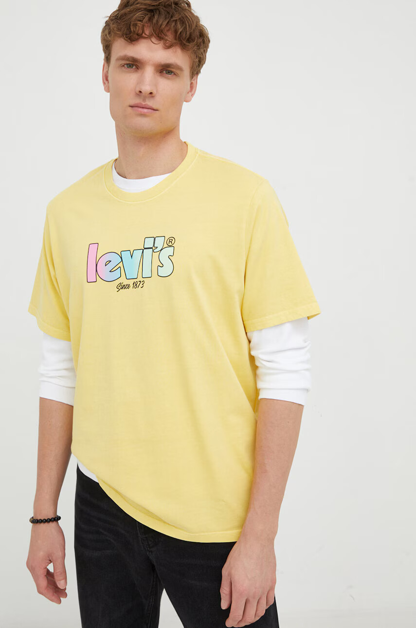 Levi's Памучна тениска в жълто с принт - Pepit.bg