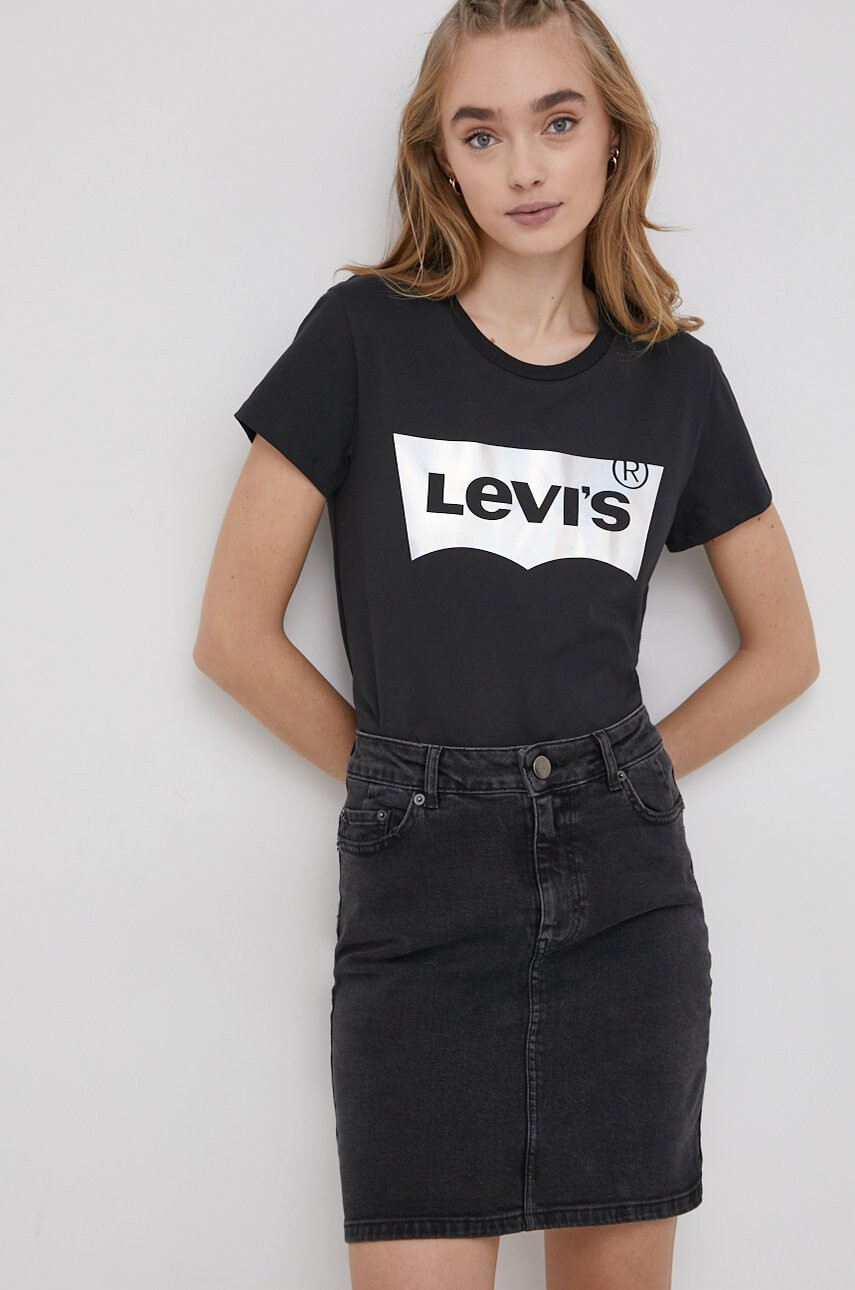 Levi's Памучна тениска в черно - Pepit.bg