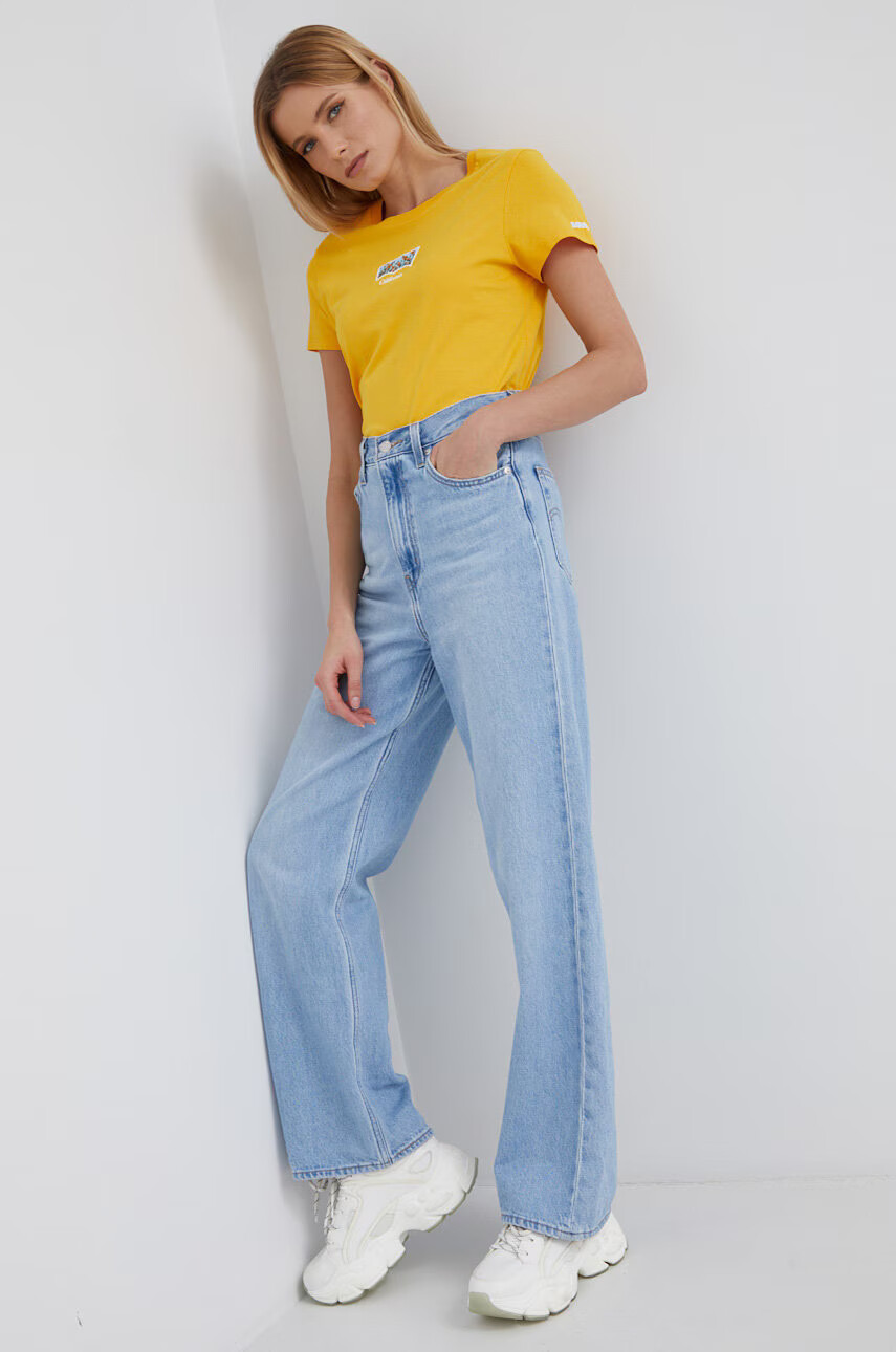 Levi's Памучна тениска в жълто - Pepit.bg