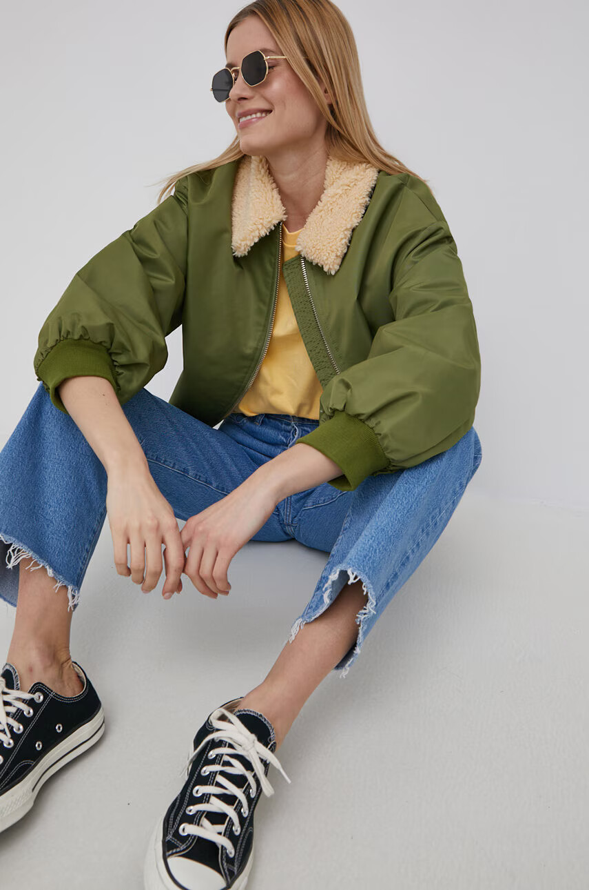 Levi's Яке в зелено с преходна изолация - Pepit.bg