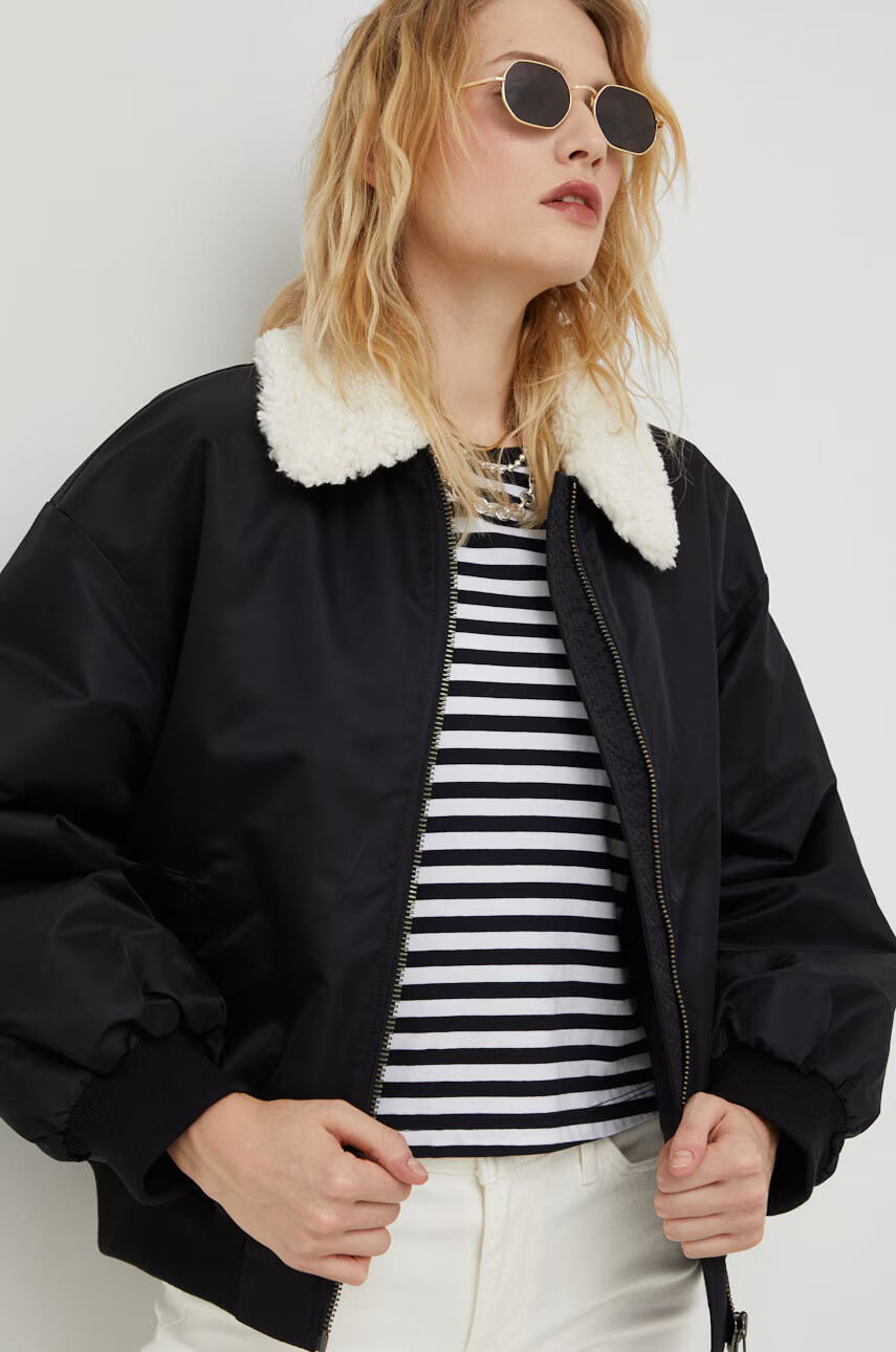Levi's Яке в черно с преходна изолация - Pepit.bg