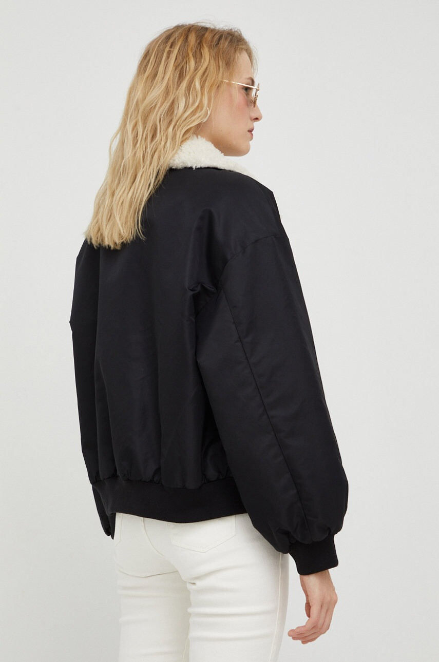 Levi's Яке в черно с преходна изолация - Pepit.bg