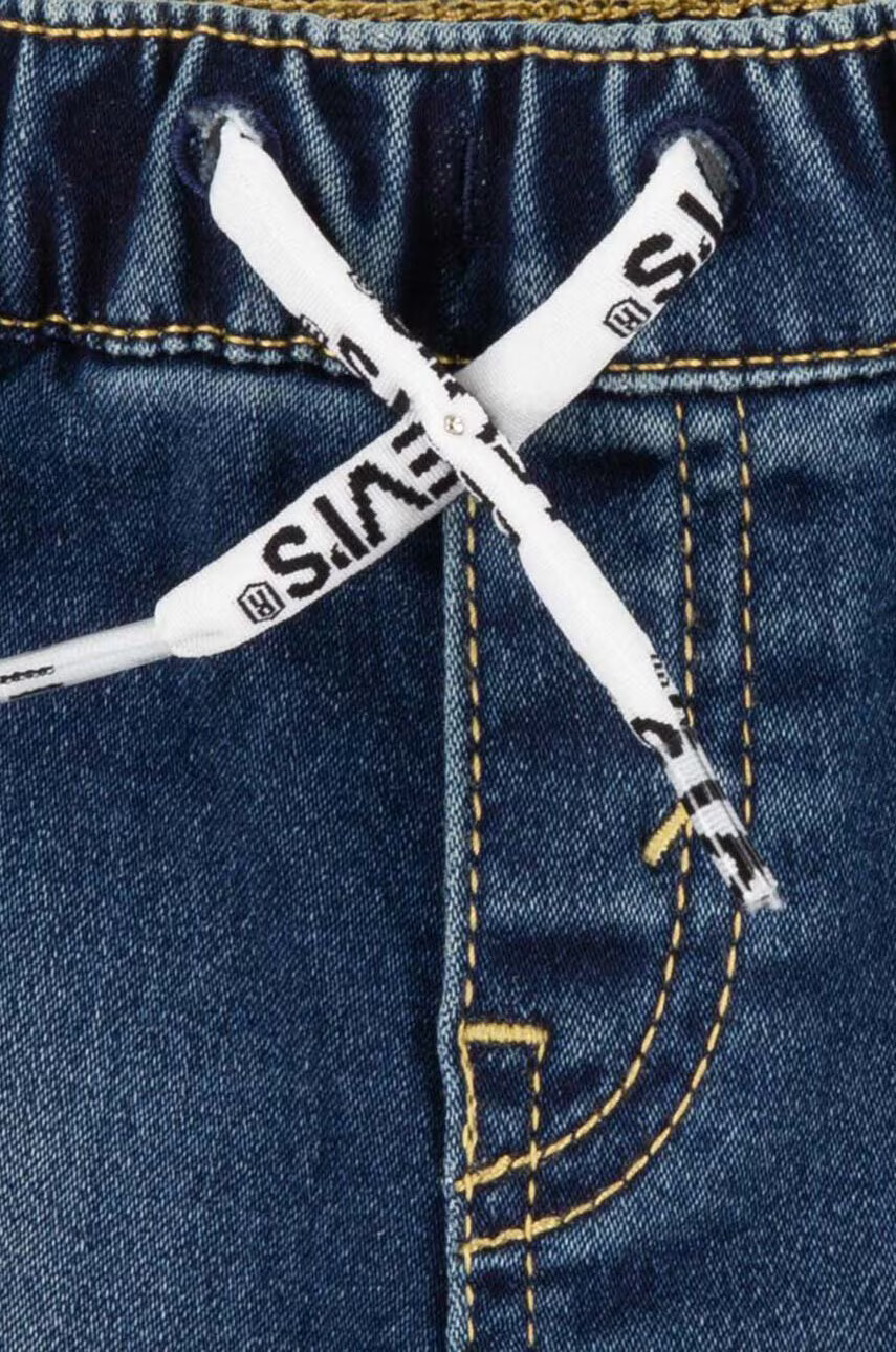 Levi's Детски къси панталони в тъмносиньо с изчистен дизайн - Pepit.bg