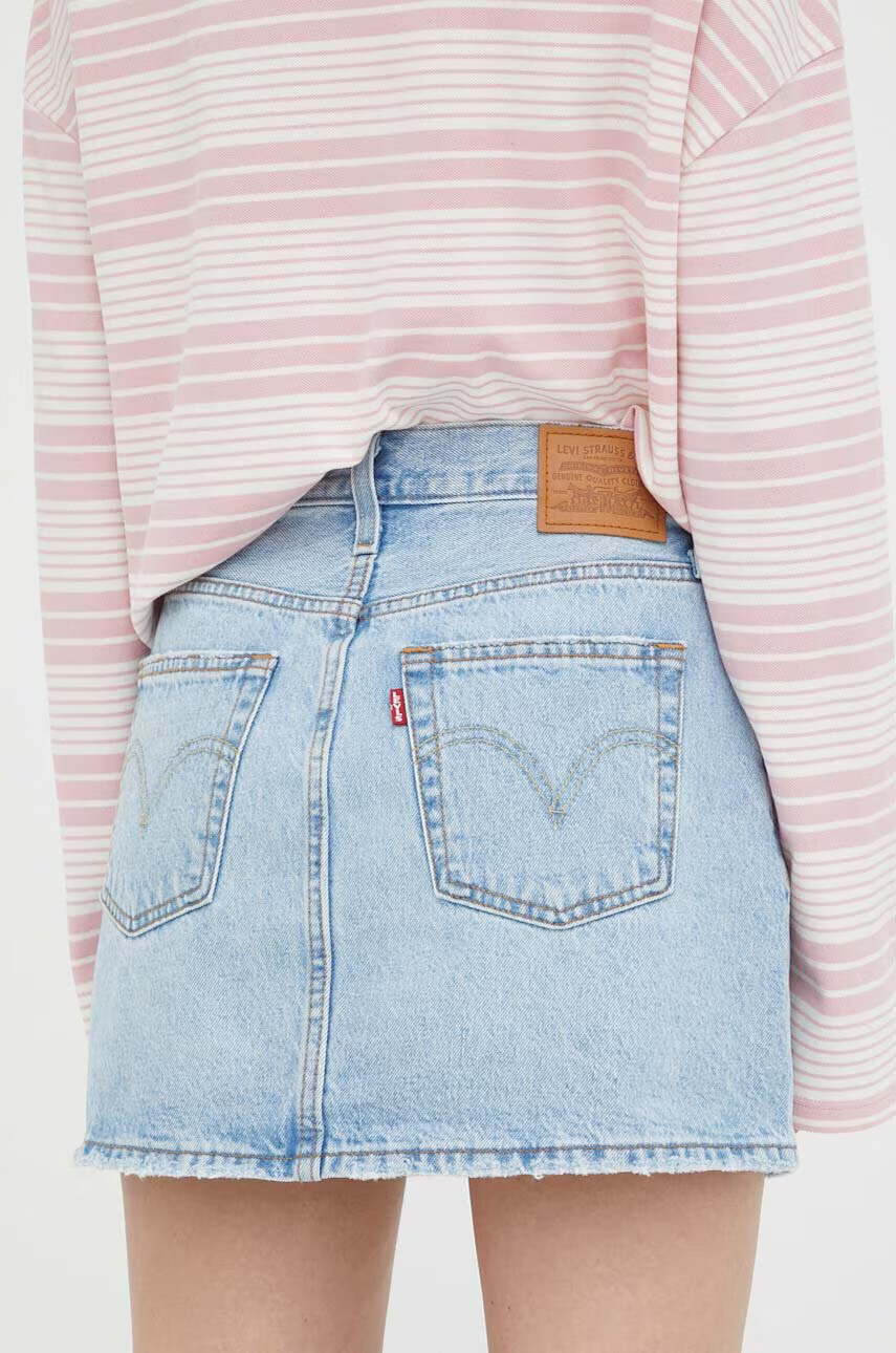 Levi's Дънкова пола в синьо къс модел със стандартна кройка - Pepit.bg