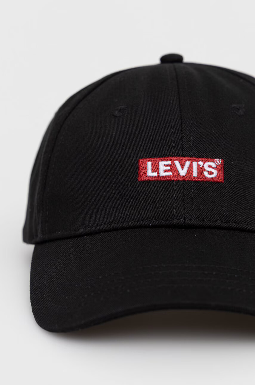 Levi's Памучна шапка в черно с изчистен дизайн - Pepit.bg