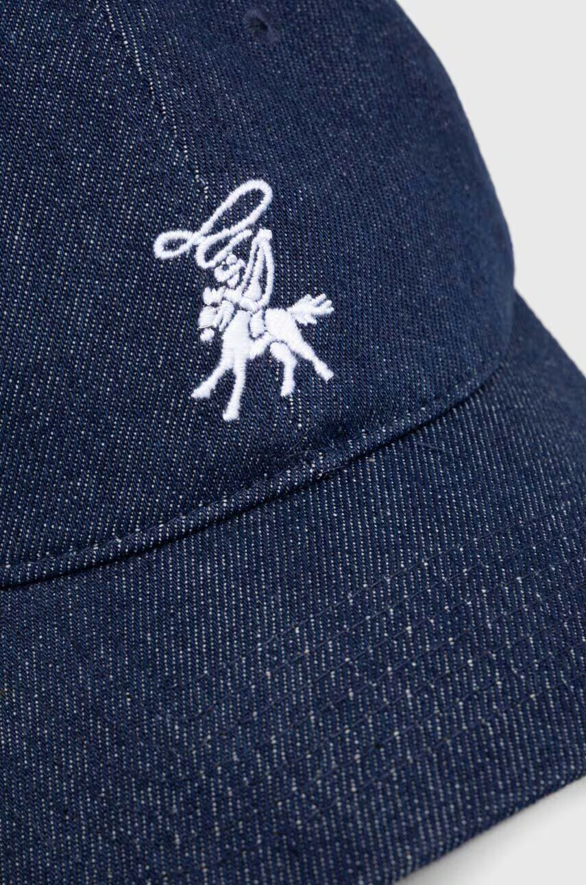 Levi's Памучна шапка с козирка в синьо с апликация - Pepit.bg