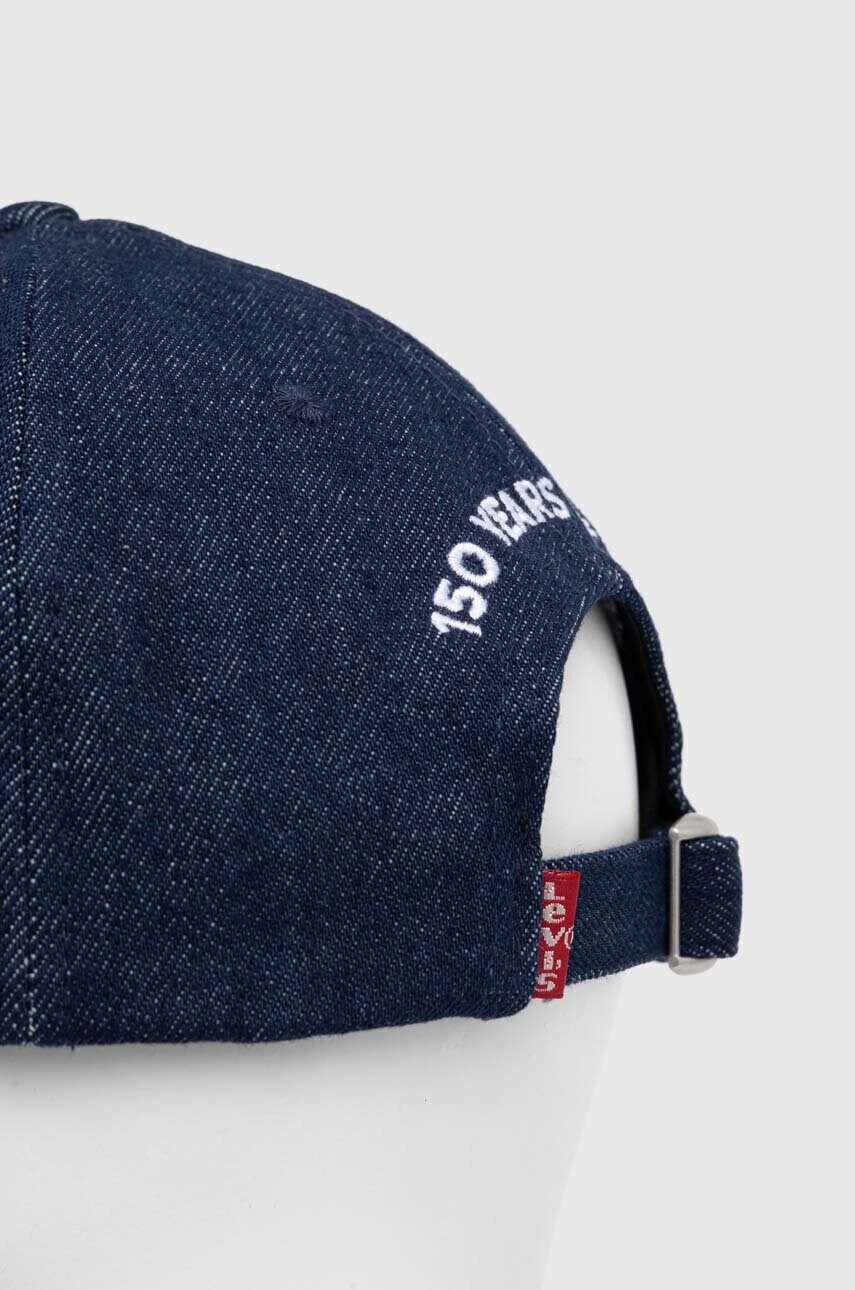 Levi's Памучна шапка с козирка в синьо с апликация - Pepit.bg