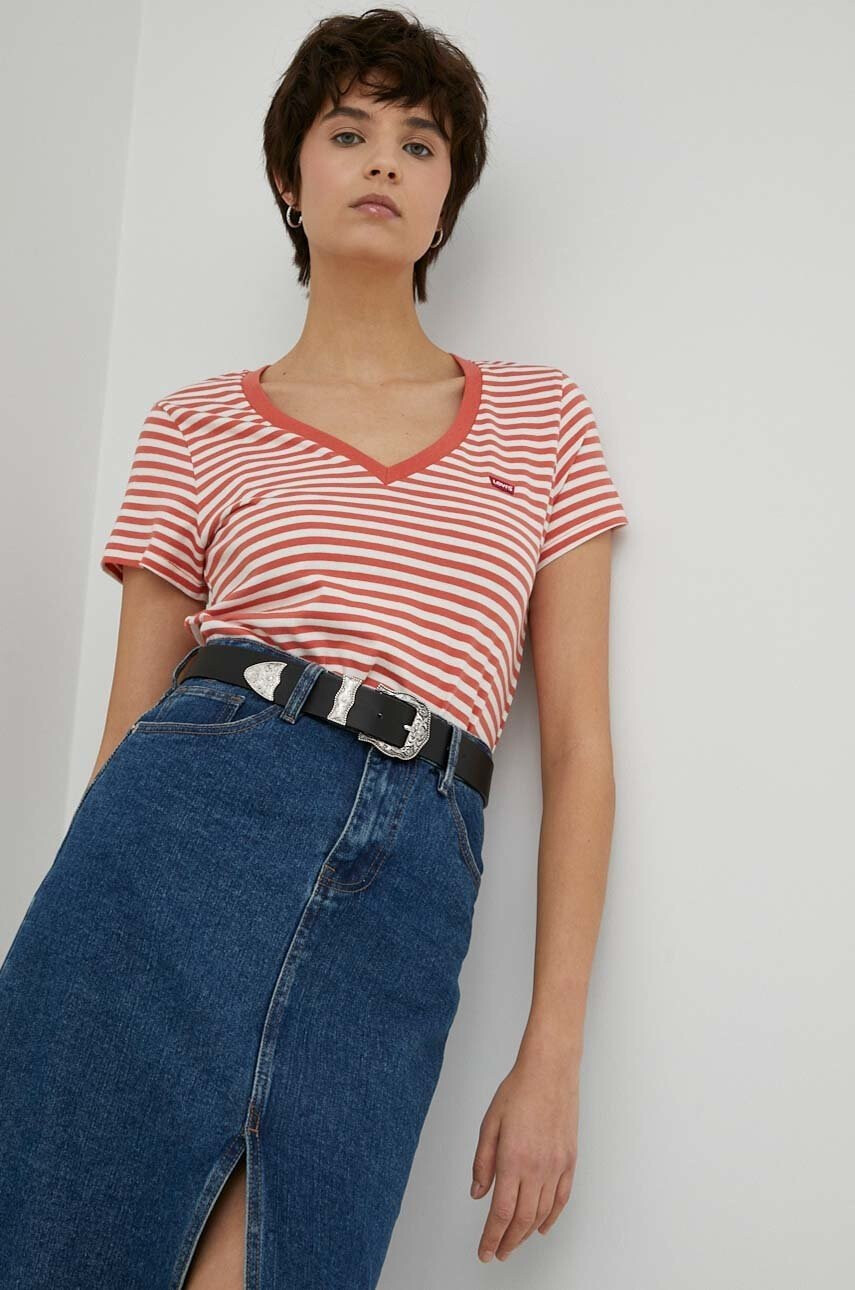 Levi's Памучна тениска в оранжево - Pepit.bg