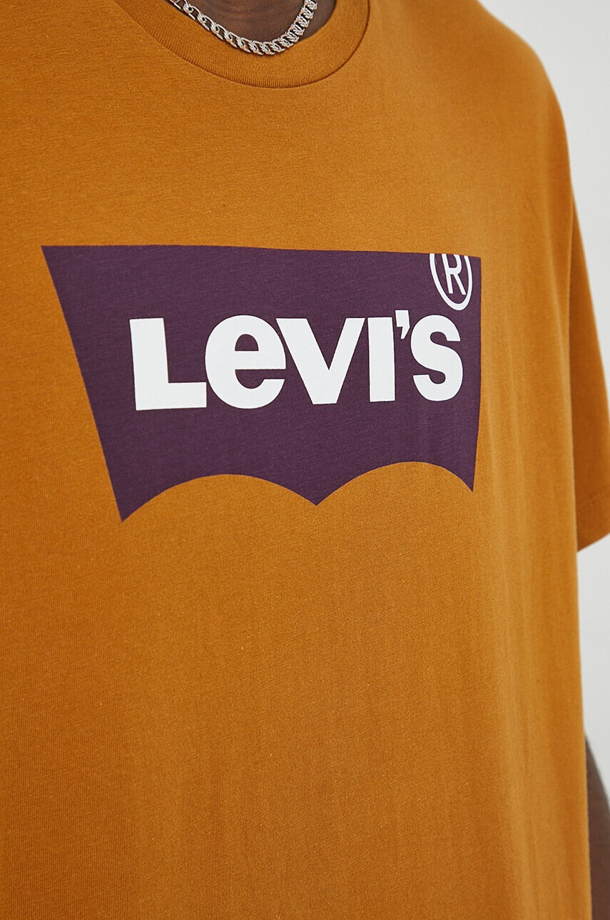 Levi's Памучна тениска В кафяво с принт - Pepit.bg