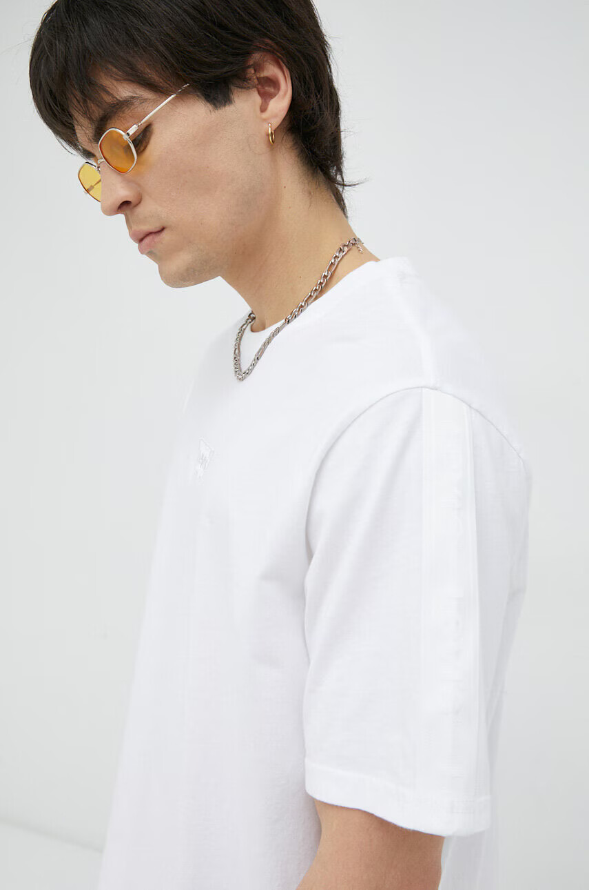 Levi's Памучна тениска в бяло с апликация - Pepit.bg
