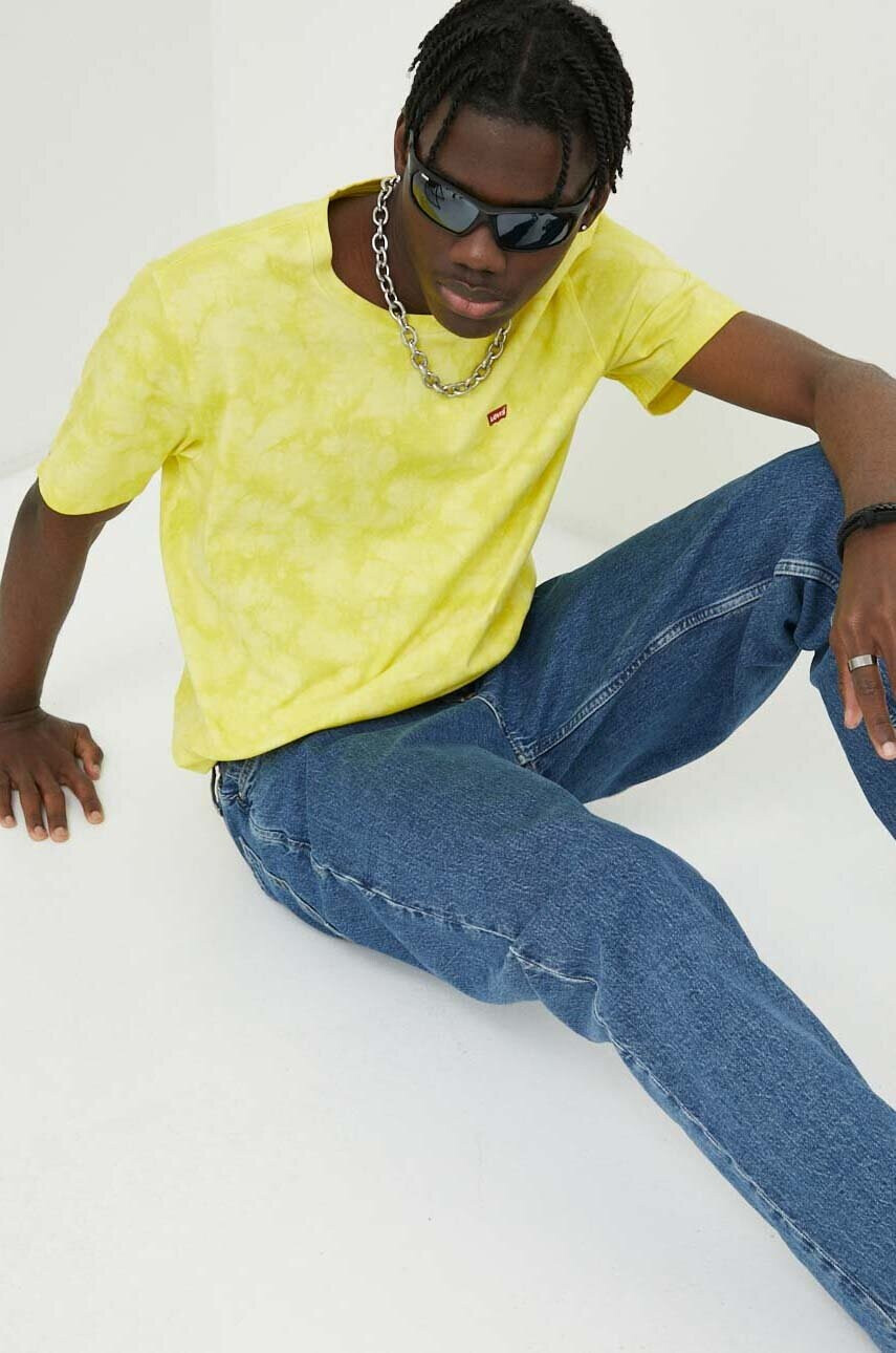 Levi's Памучна тениска в жълто с десен - Pepit.bg