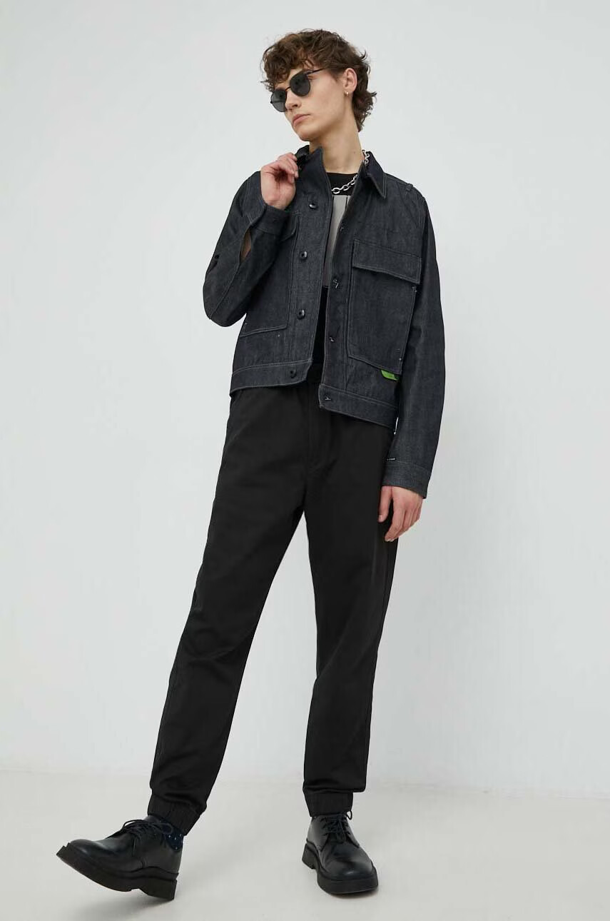 Levi's Панталони в черно с кройка тип чино - Pepit.bg