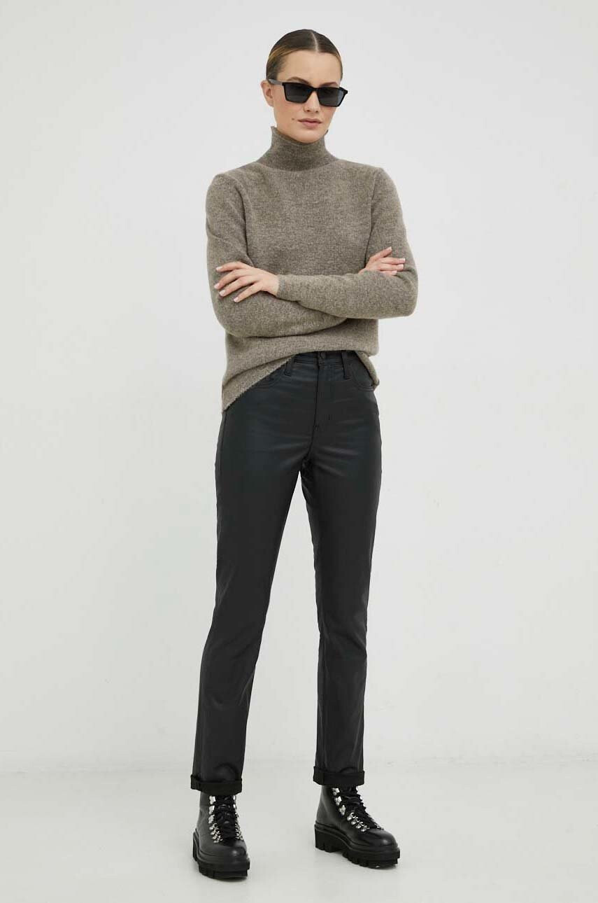 Levi's Панталони в черно със стандартна кройка с висока талия - Pepit.bg