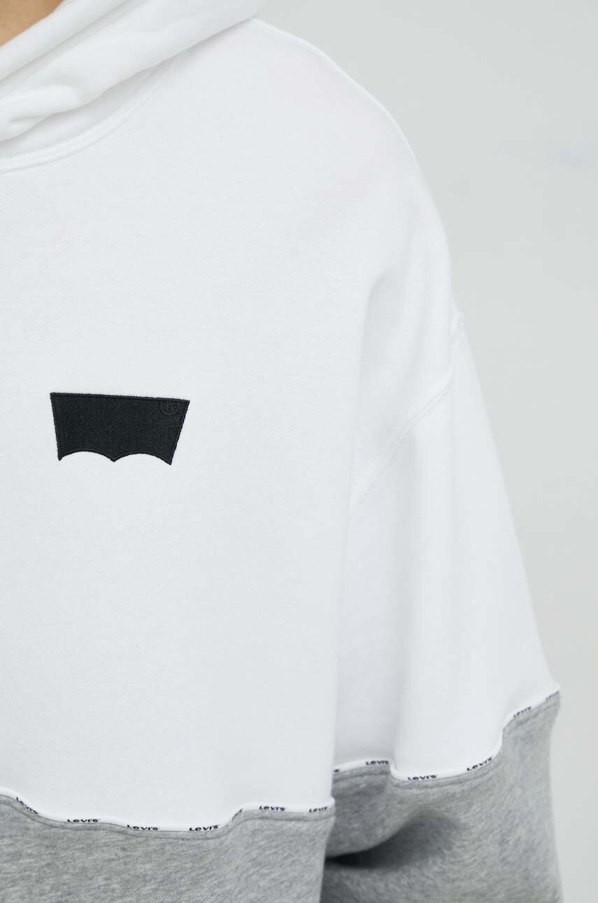 Levi's Суичър в бяло с качулка с десен - Pepit.bg