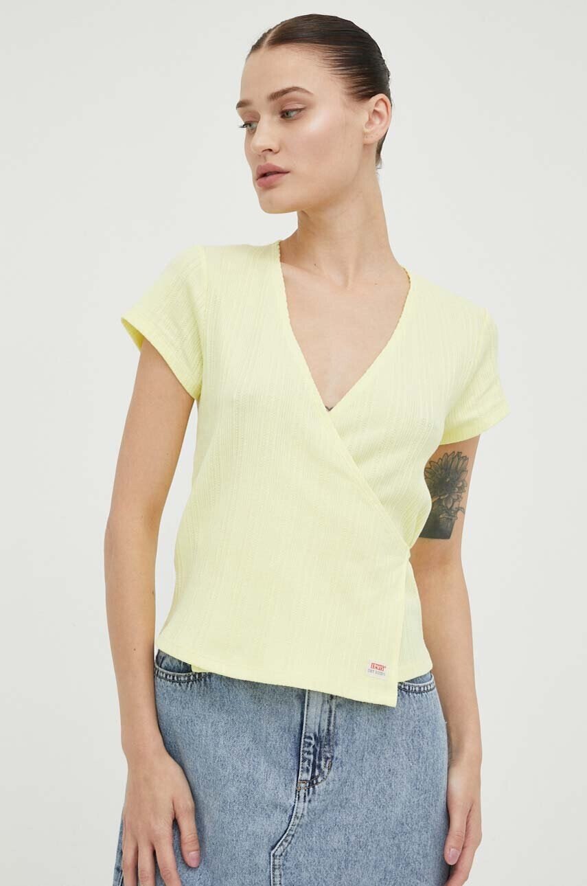 Levi's Тениска в жълто - Pepit.bg