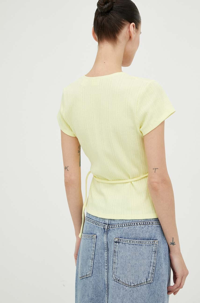 Levi's Тениска в жълто - Pepit.bg