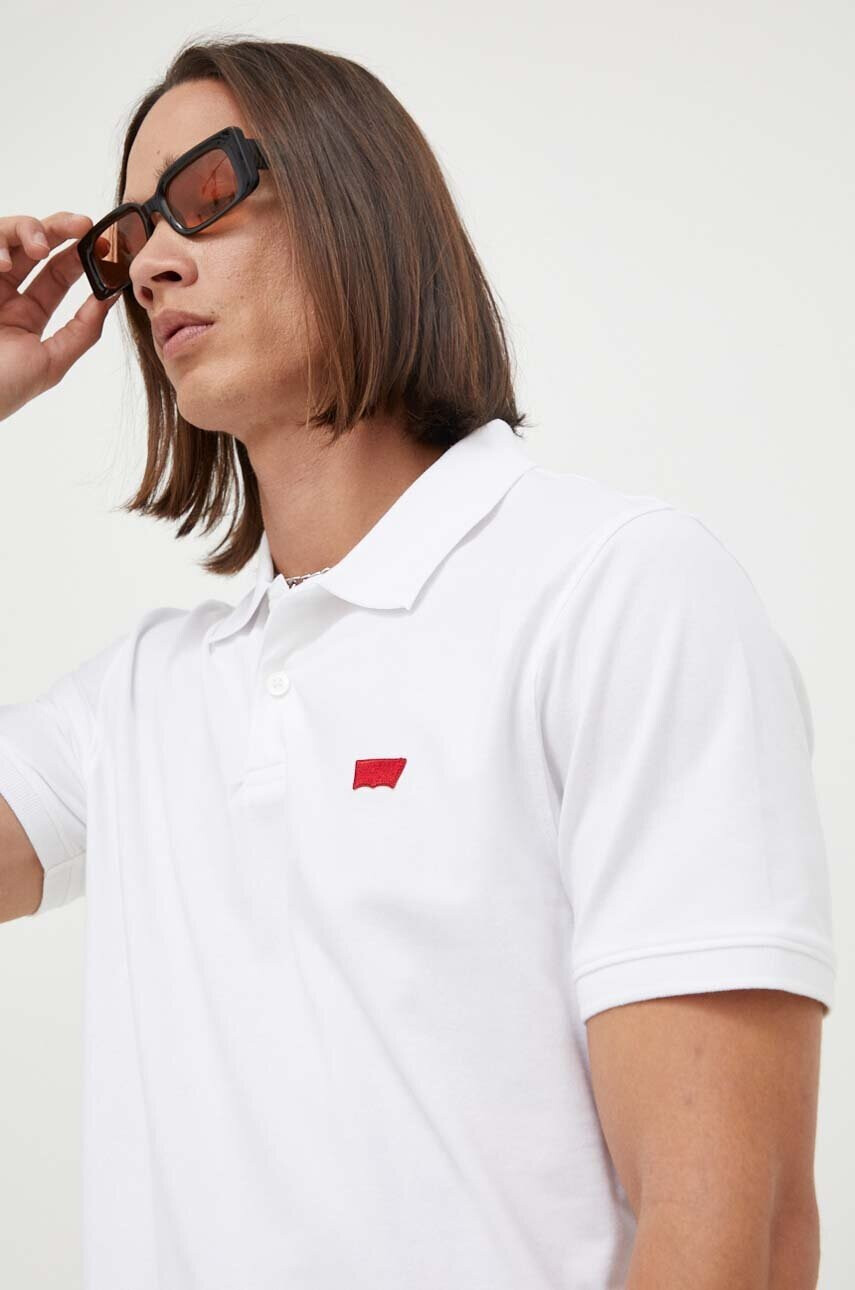 Levi's Тениска с яка в бяло с апликация - Pepit.bg