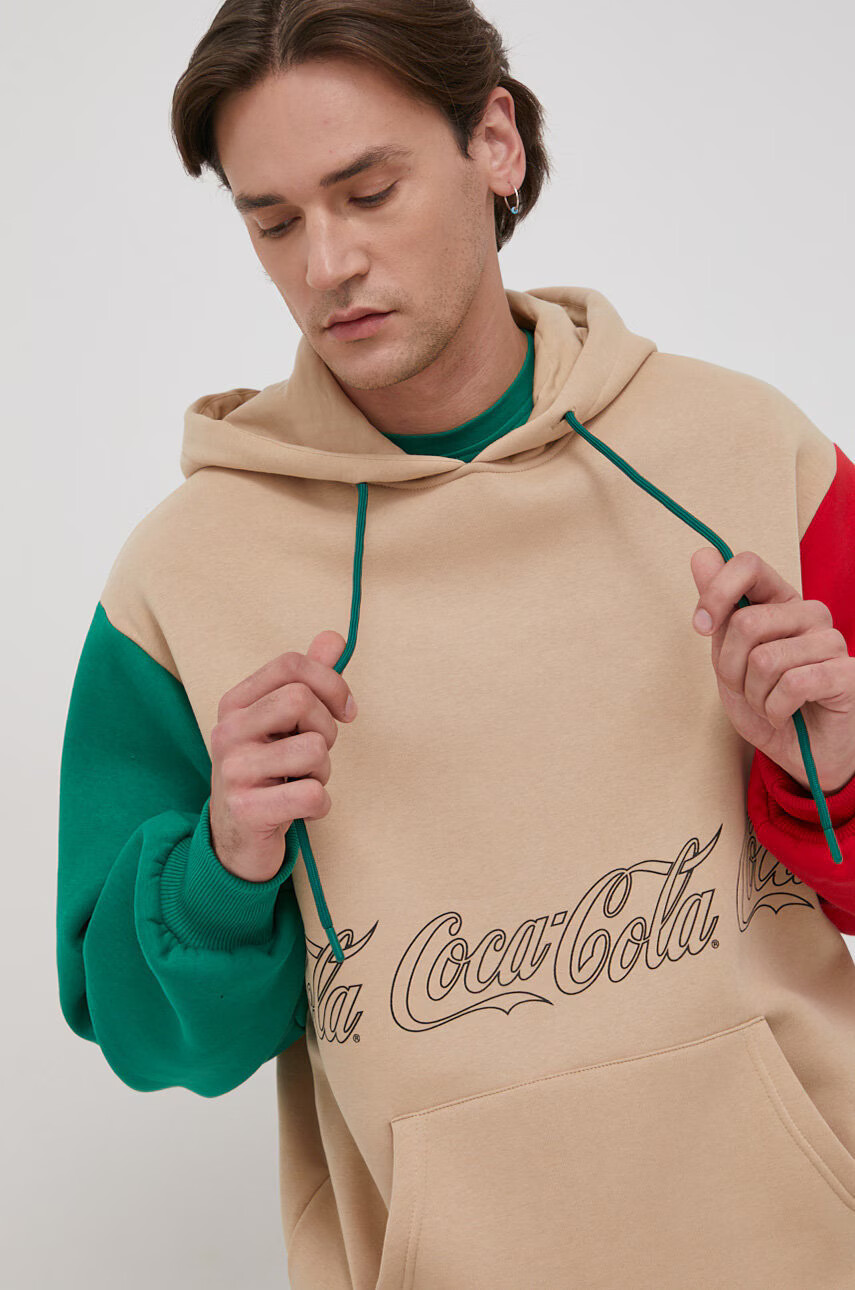 Local Heroes Суичър Coca x Cola мъжки в бежово с принт - Pepit.bg