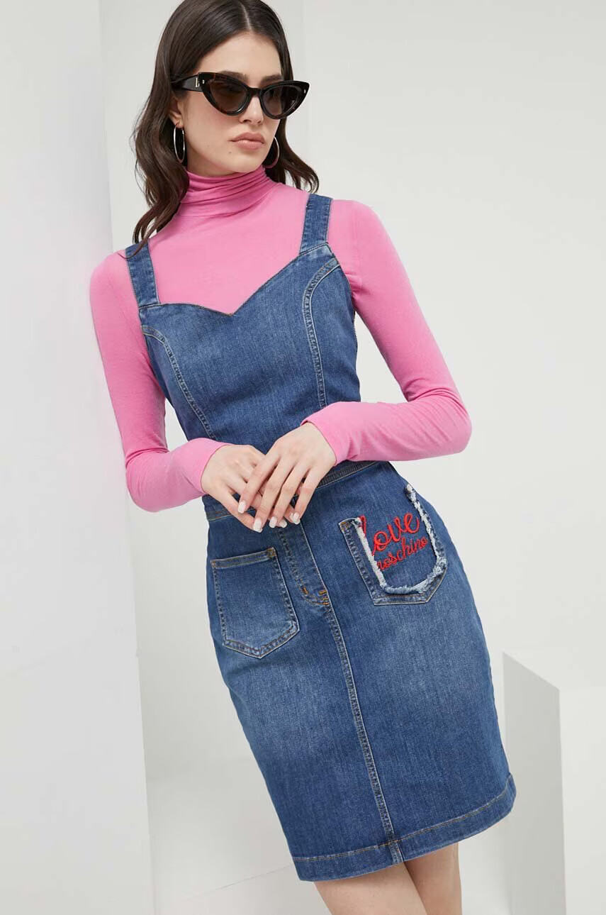 Love Moschino Дънкова рокля в синьо къс модел със стандартна кройка - Pepit.bg