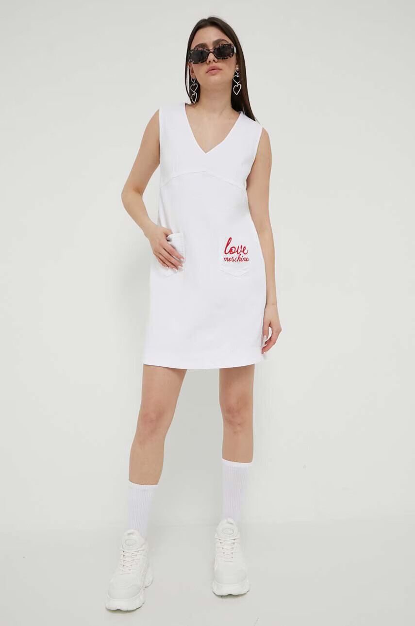 Love Moschino Дънкова рокля в бяло къс модел със стандартна кройка - Pepit.bg