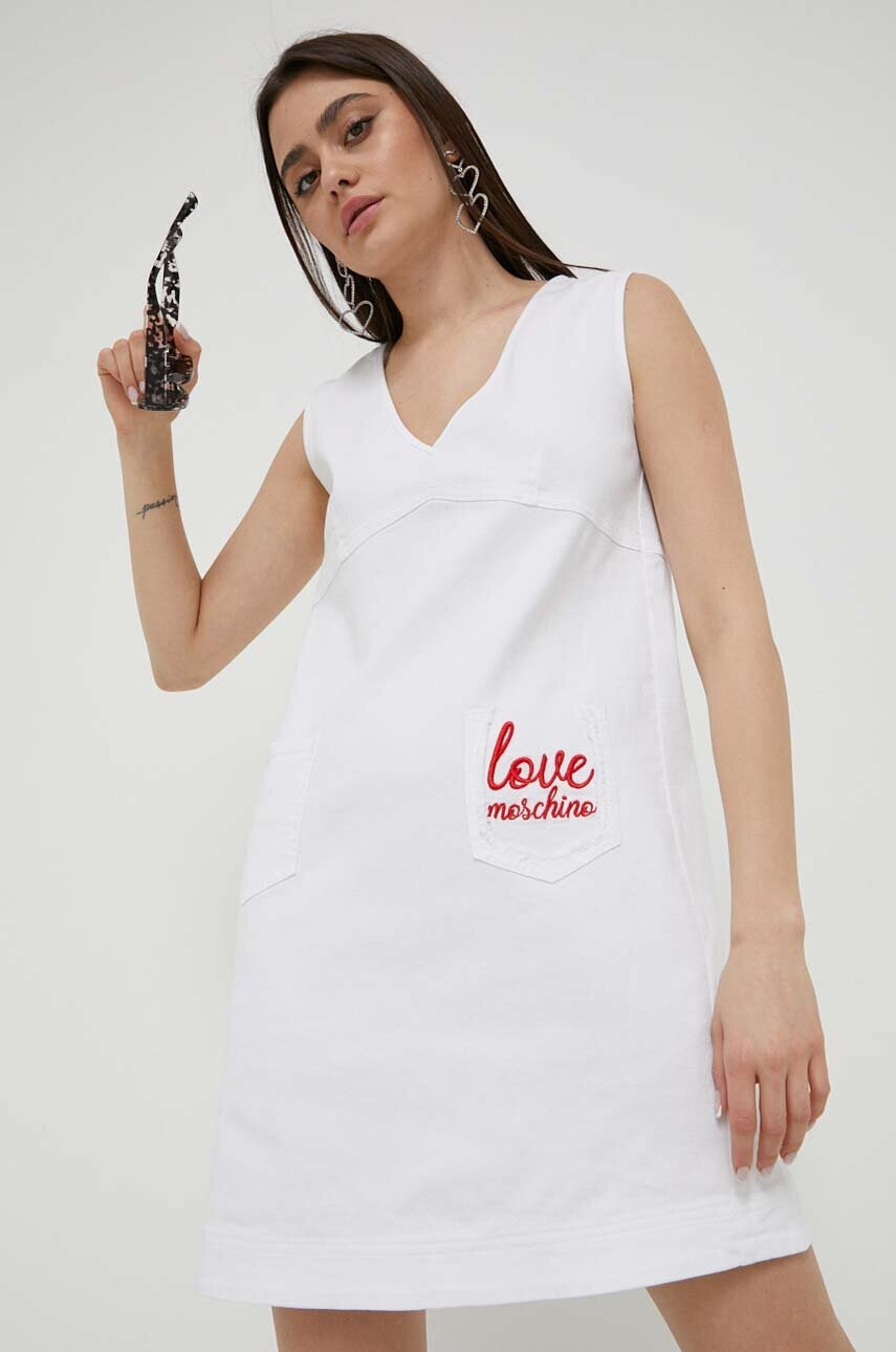 Love Moschino Дънкова рокля в бяло къс модел със стандартна кройка - Pepit.bg