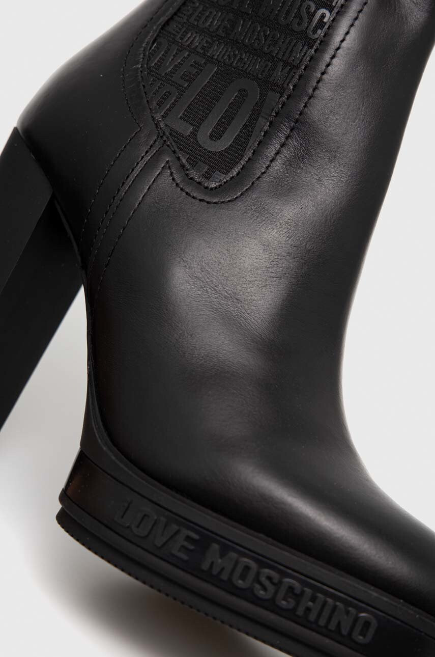 Love Moschino Кожени боти челси в черно с висок ток - Pepit.bg
