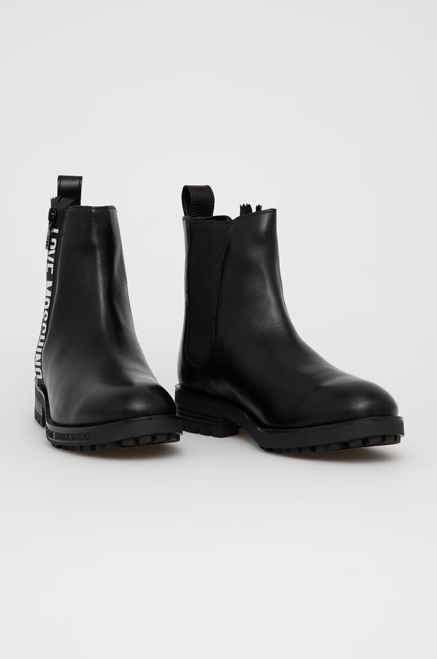 Love Moschino Кожени боти челси - Pepit.bg