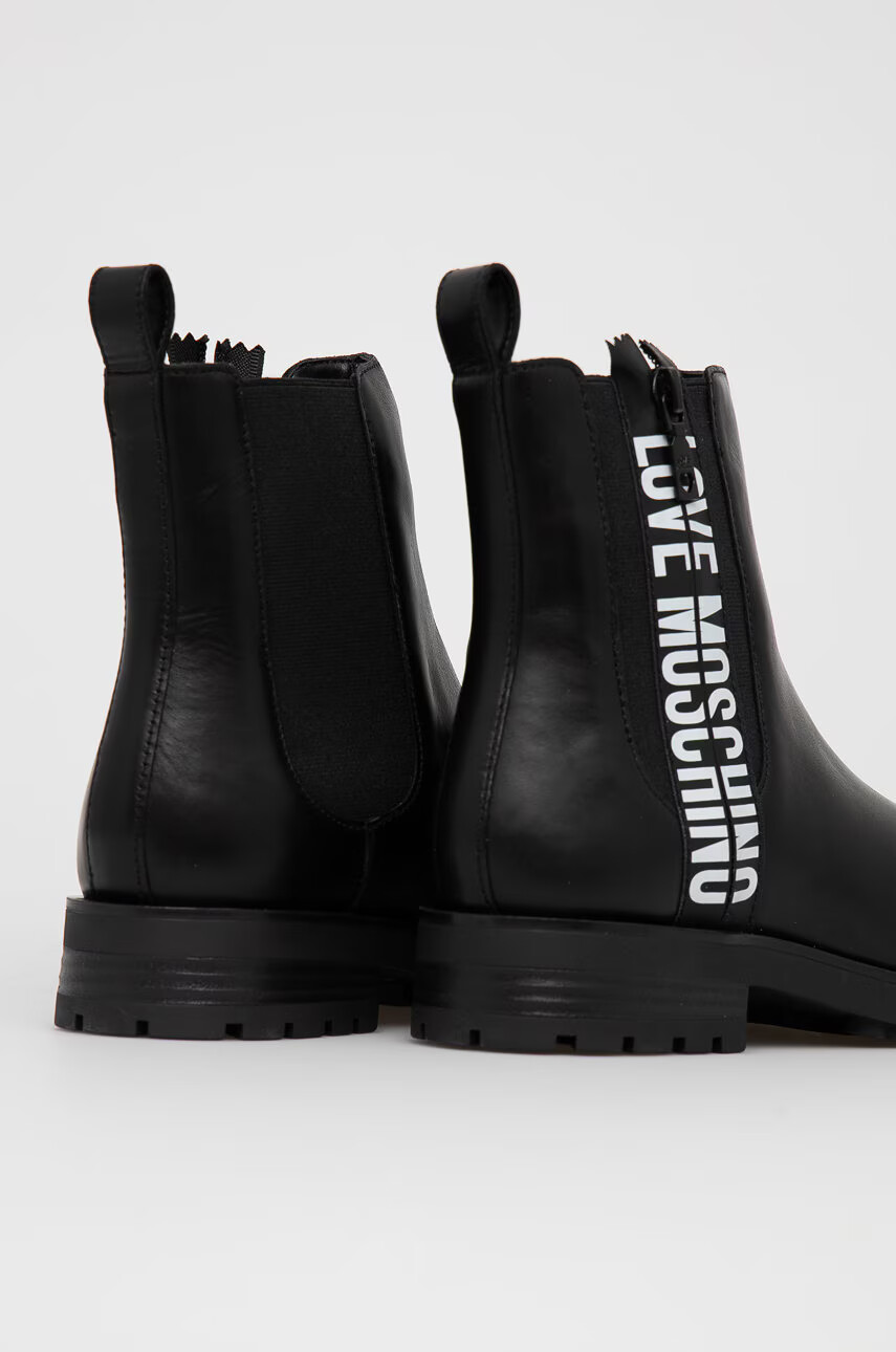 Love Moschino Кожени боти челси - Pepit.bg