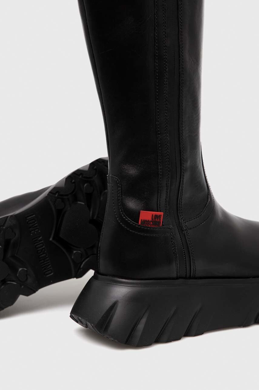 Love Moschino Кожени ботуши в черно с платформа - Pepit.bg