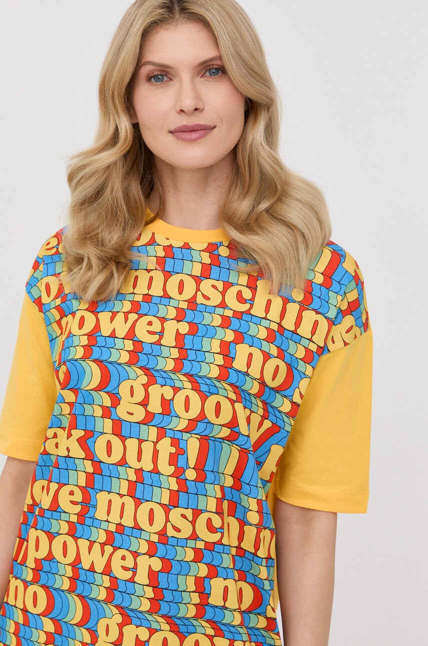 Love Moschino Памучна рокля в жълто къс модел с уголемена кройка - Pepit.bg