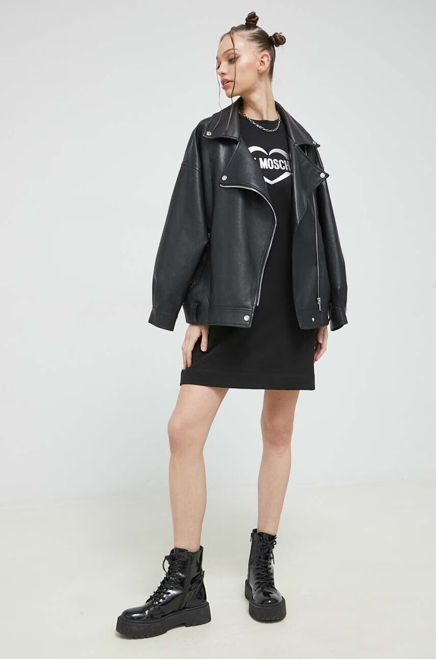 Love Moschino Рокля в черно къс модел със стандартна кройка - Pepit.bg