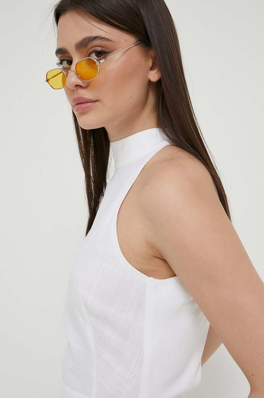 Love Moschino Рокля с лен в бяло къс модел разкроен модел - Pepit.bg
