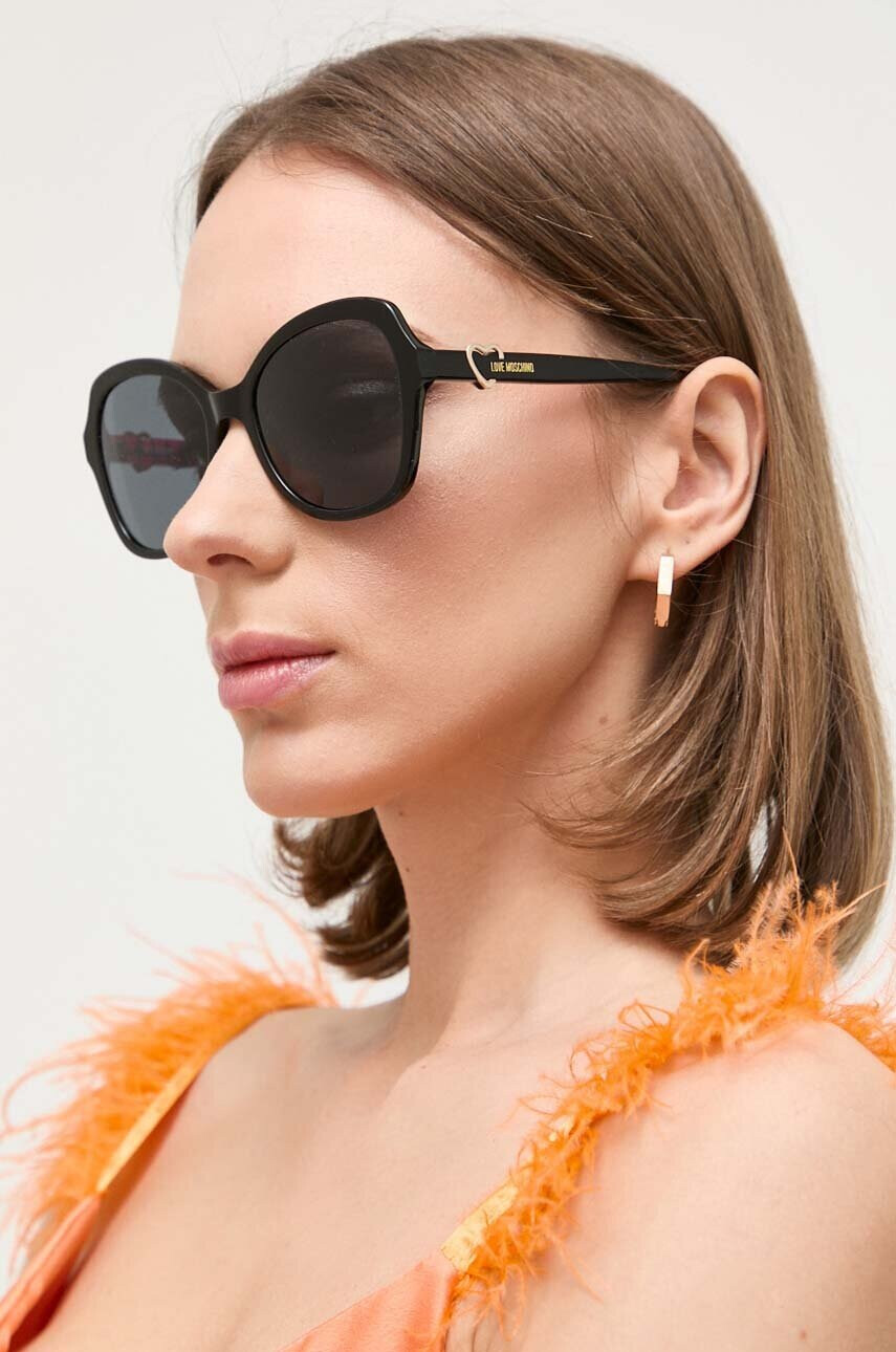 Love Moschino Слънчеви очила в черно - Pepit.bg