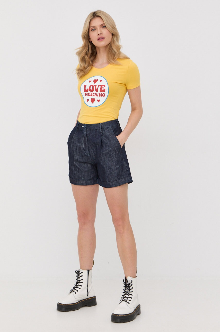 Love Moschino Тениска в жълто - Pepit.bg
