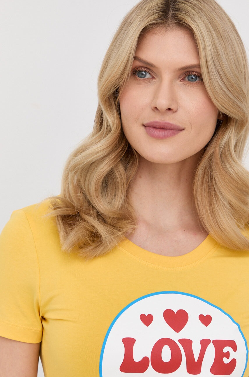 Love Moschino Тениска в жълто - Pepit.bg