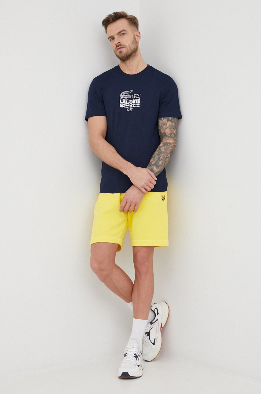 Lyle & Scott Памучен къс панталон в жълто - Pepit.bg