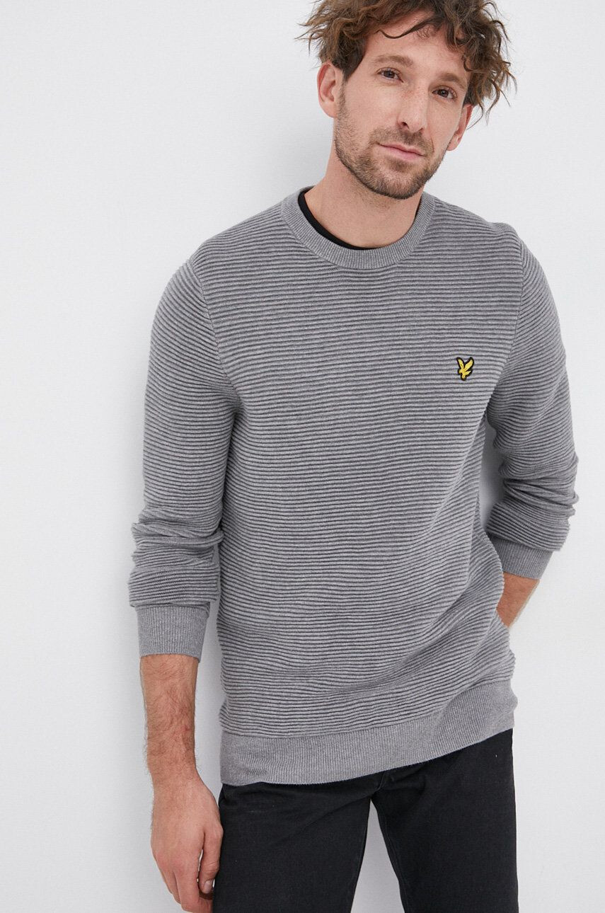 Lyle & Scott Памучен пуловер мъжки в сиво от лека материя - Pepit.bg