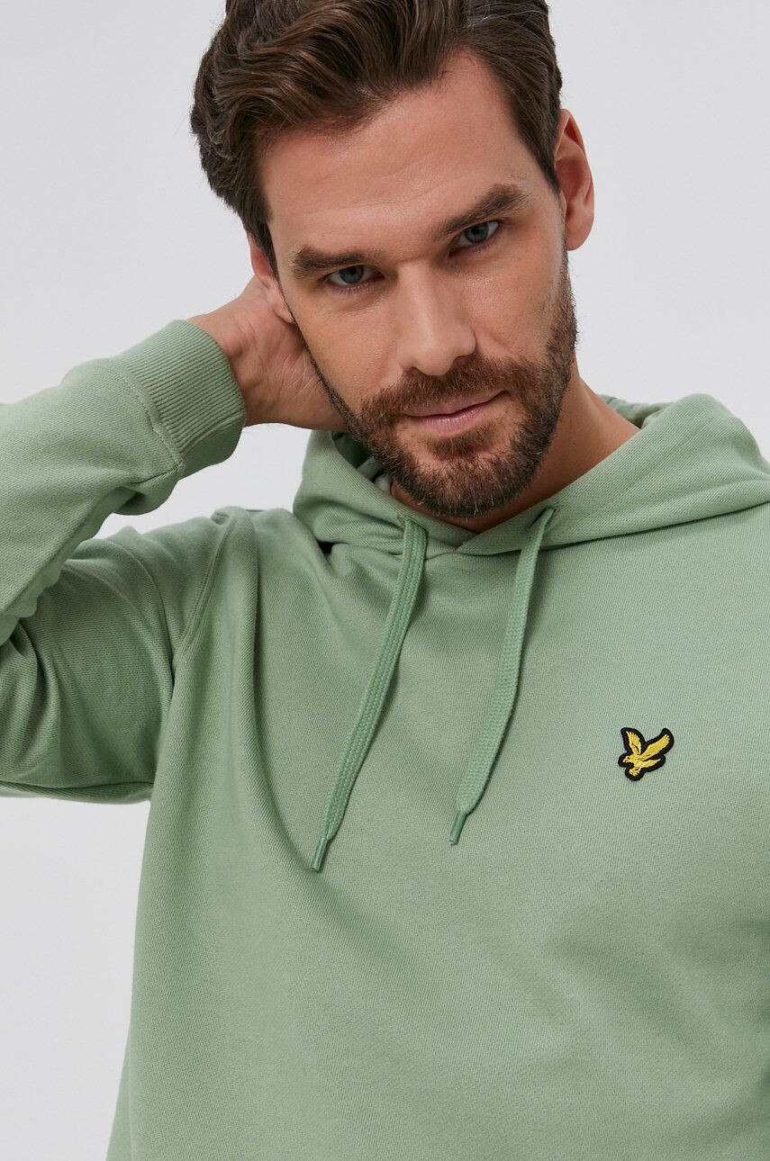 Lyle & Scott Памучен суичър мъжки в зелено с изчистен дизайн - Pepit.bg